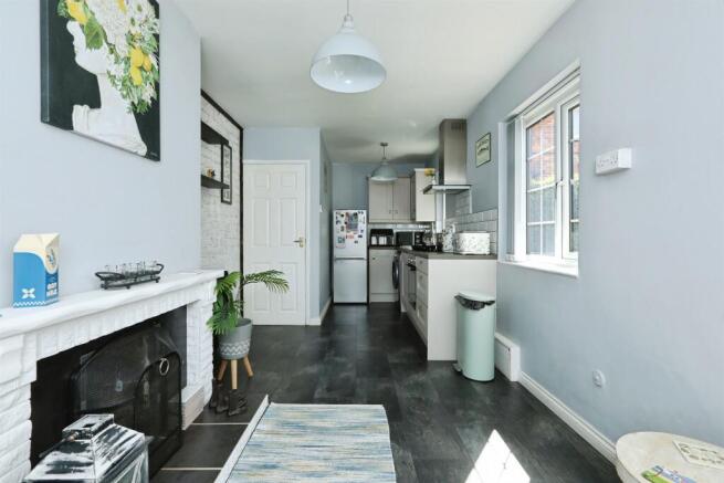 3 bed Semi-Detached for sale Image 6