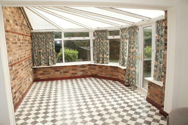 LARGE GARDEN ROOM