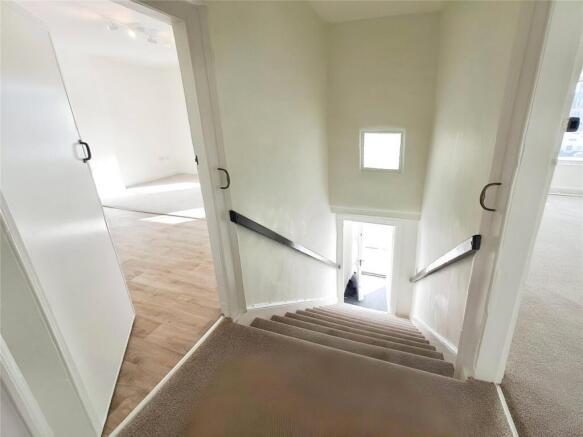 2 bed Apartment to rent Image 8