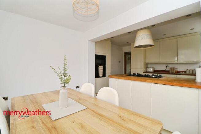 3 bed Semi-Detached for sale Image 6