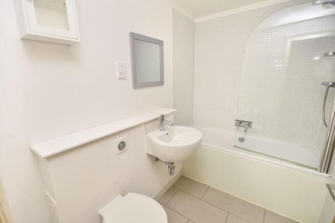 Family Bathroom / WC