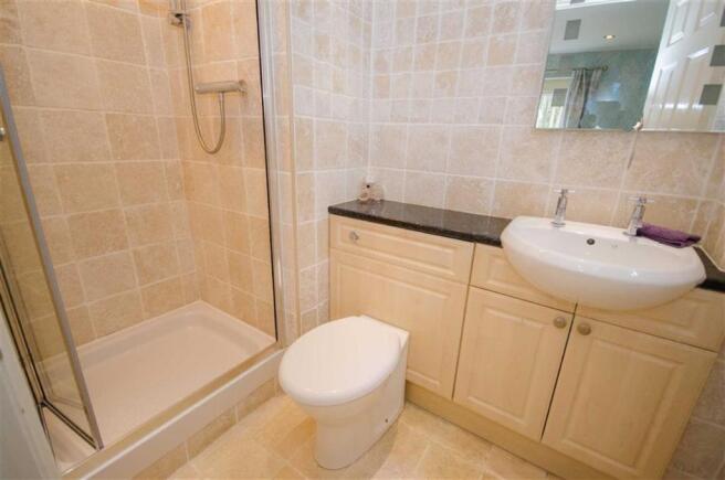 EN-SUITE SHOWER ROOM