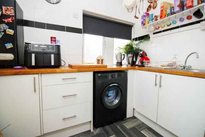 2 bed Flat for sale Image 5