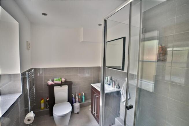 Flat 1 Bathroom.jpeg