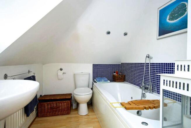 Ensuite to Bed 1