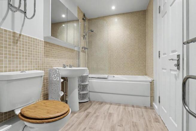 2 bed Flat for sale Image 11