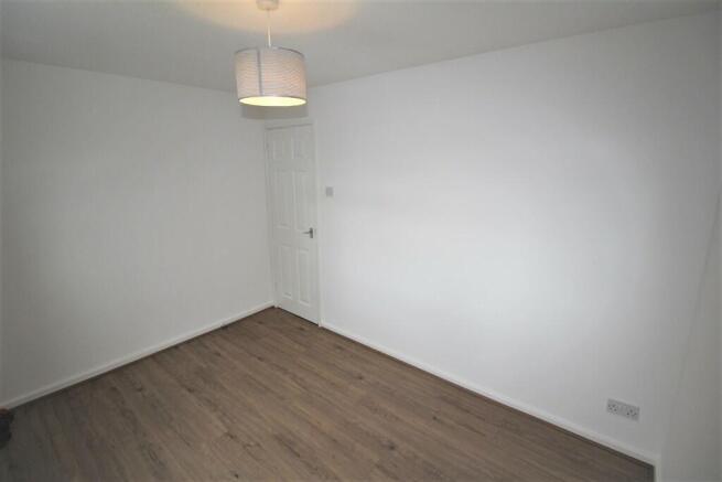 2nd Bedroom (b) 