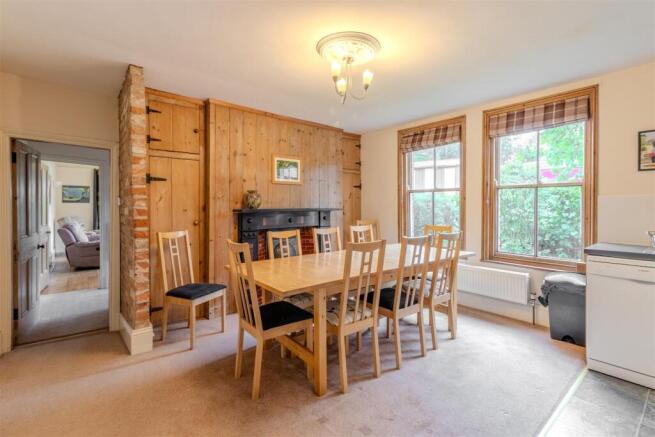 4 bed Town House for sale Image 8