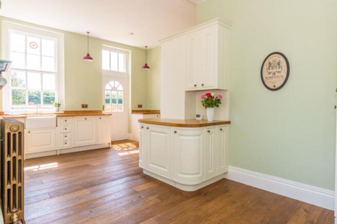 2 bed Flat for sale Image 4
