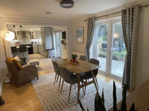 DINING ROOM: