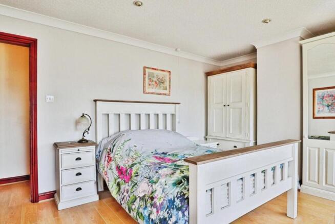 4 bed Detached for sale Image 10