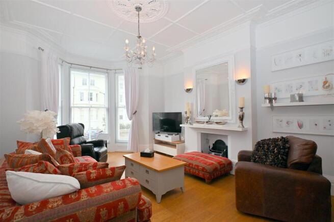 Sitting Room/Dining Room