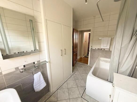 2 bed Terraced for sale Image 10