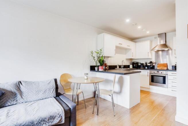 1 bed Flat for sale Image 4
