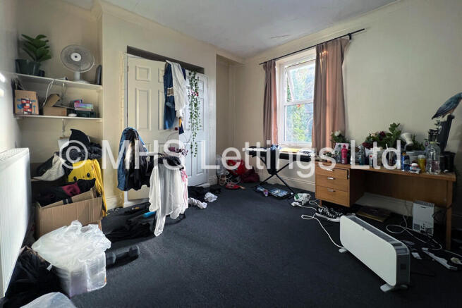 5 bed Terraced to rent Image 8