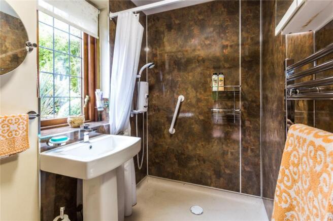 Gf Shower Room