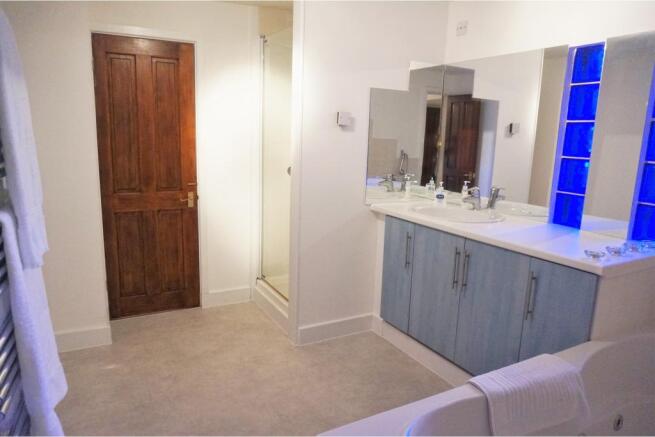 Jack & Jill En-suite
