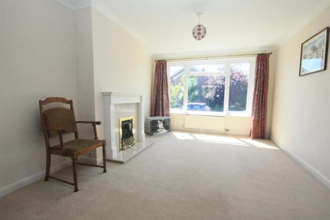 LOUNGE / DINING ROOM