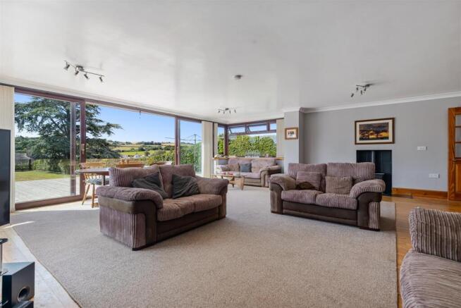 Crownhill Crescent, Galmpton, Brixham photo 4
