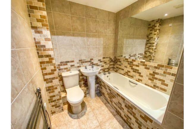 2 bed Apartment to rent Image 9