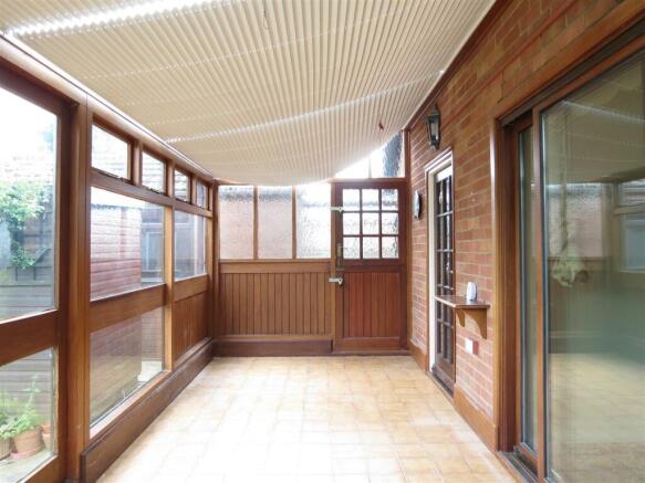 4 Harley Drive - NEW Conservatory.JPG