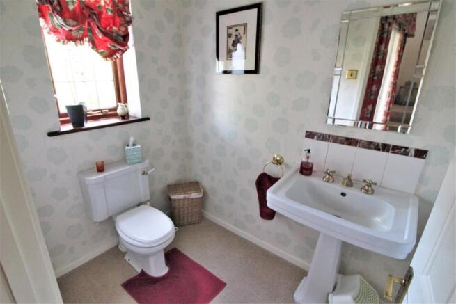GUEST CLOAKROOM