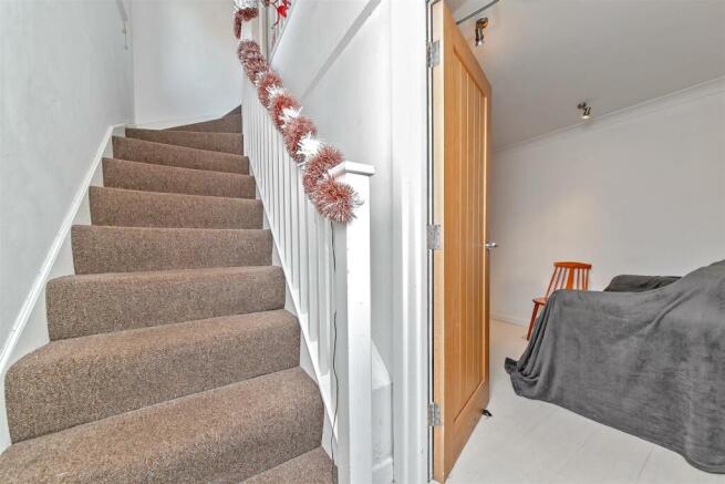 21ErringtonClose-5.jpg