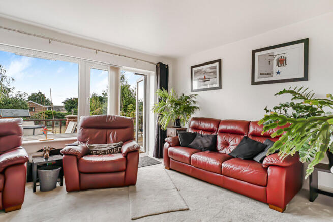 4 bed Detached for sale Image 8