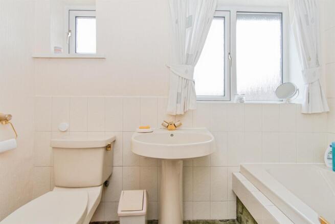 3 bed Semi-Detached for sale Image 8