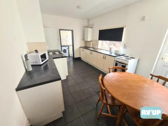 1 bed House Share to rent Image 5