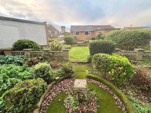 2 bed Semi-Detached Bungalow for sale Image 10