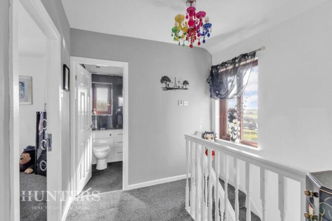 3 bed Town House for sale Image 8
