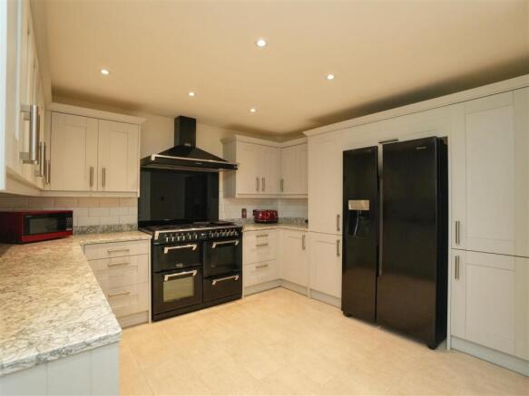 4 bed Detached for sale Image 6