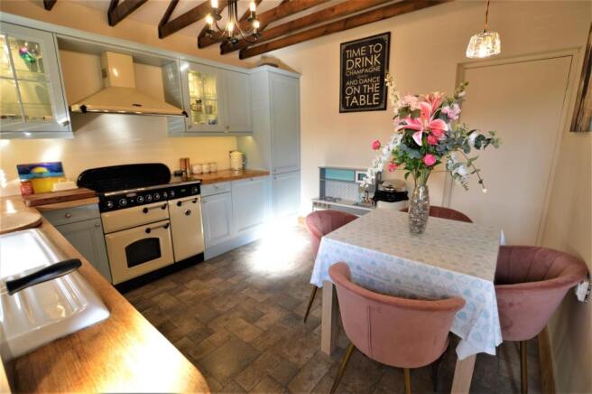 Kitchen1.JPG