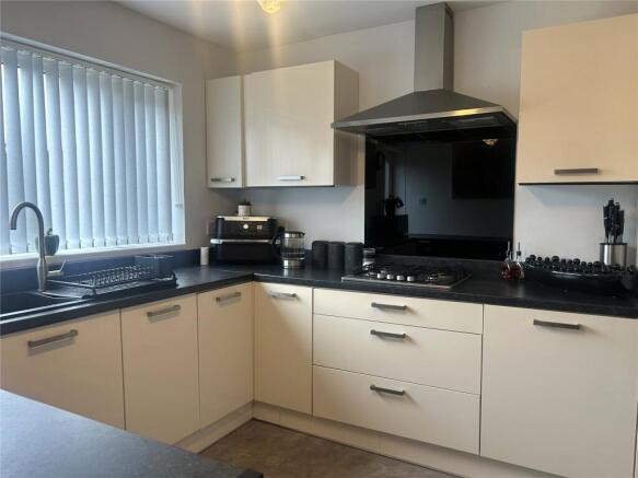 2 bed Semi-Detached for sale Image 7