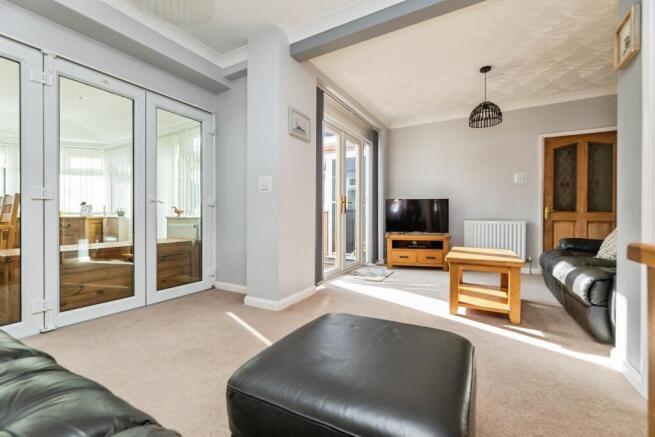 4 bed Detached for sale Image 12