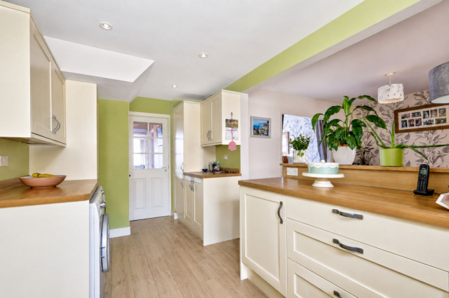4 bed Semi-Detached for sale Image 11