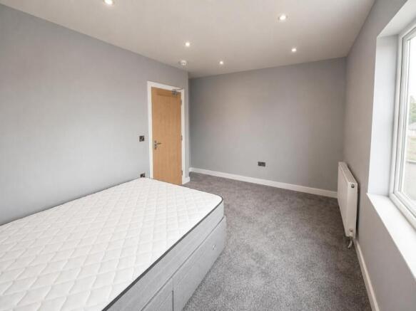6 bed House to rent Image 9