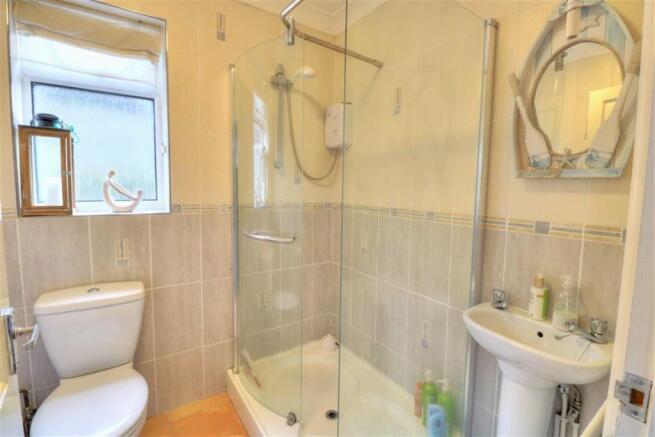 Shower Room: