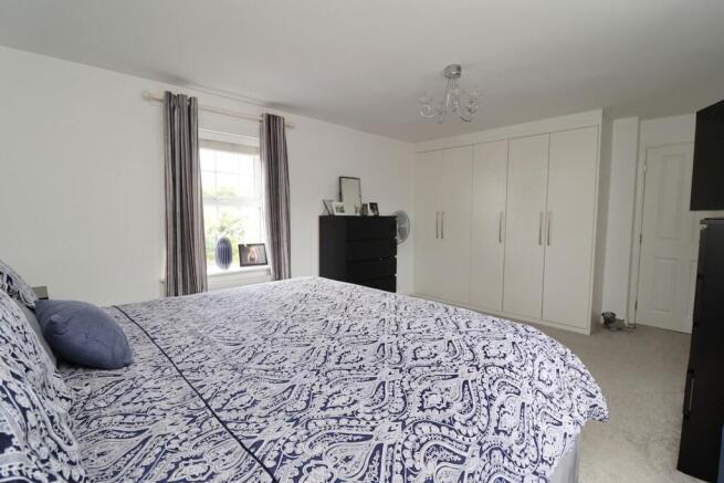 4 bed Detached for sale Image 11