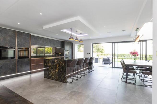 Kitchen / Dining area