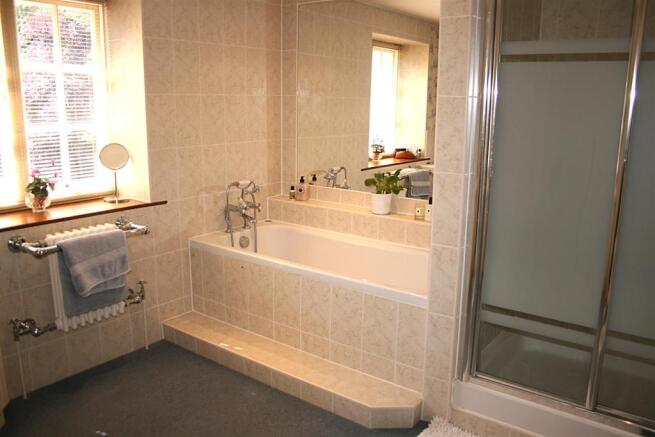 ensuite.JPG