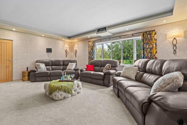 6 bed Detached for sale Image 12