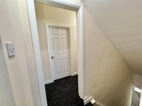 2 bed Terraced to rent Image 12