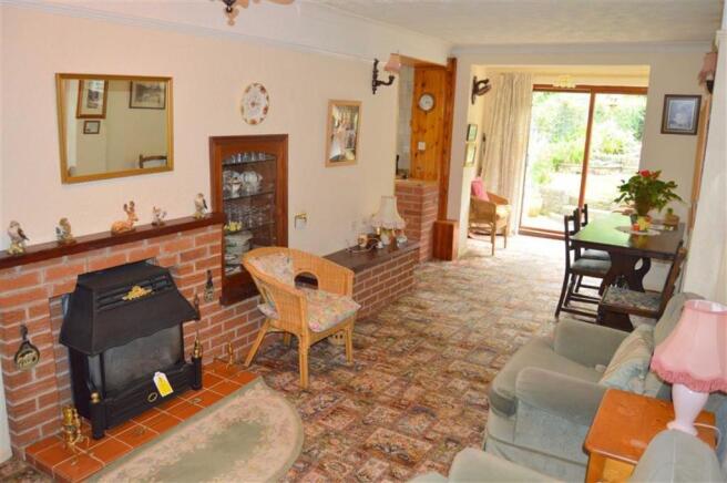 Living room / dining