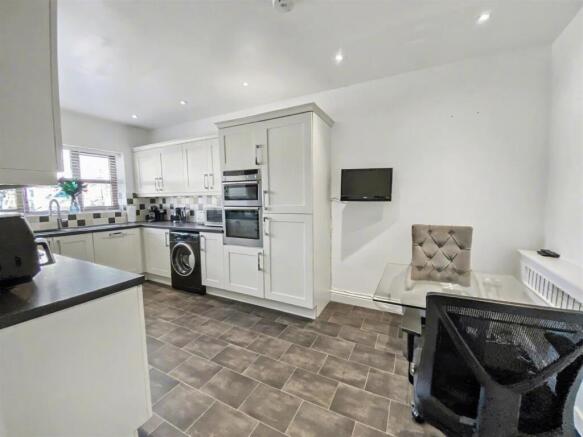 58 Potash kitchen.jpg