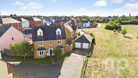 Daffodil Close, on the edge of the development with field views, Wymondham, Norfolk