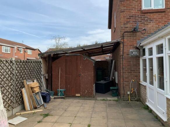 SIDE PATIO