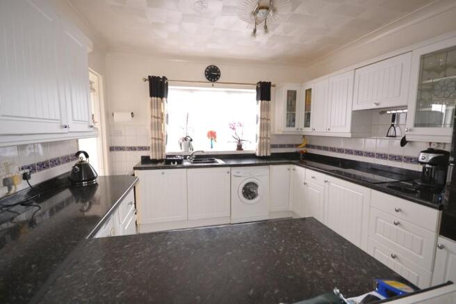 KITCHEN / DINER