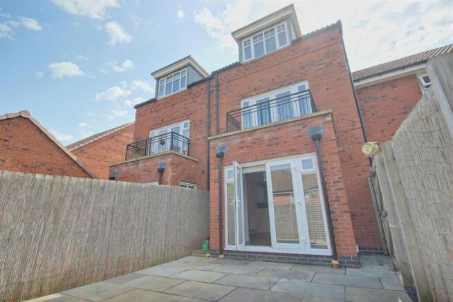 3 bed Town House for sale Image 12